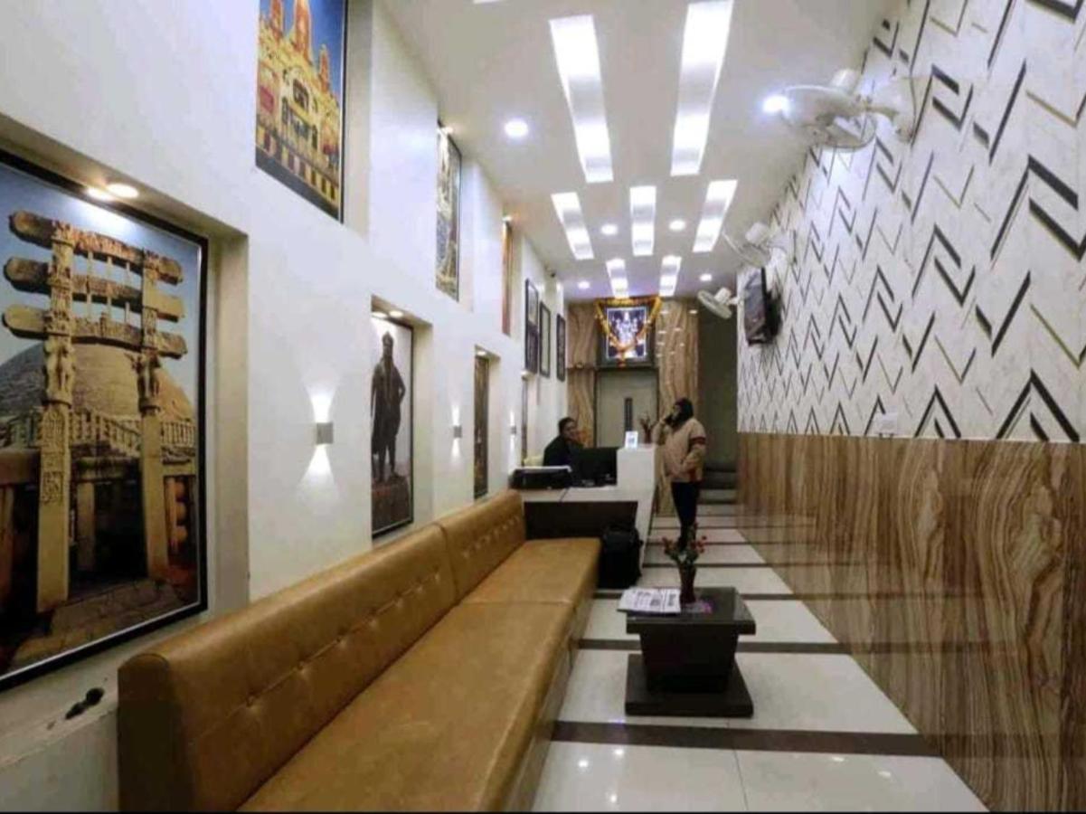 Отель Oyo Shree Balaji Tower Бхопал Экстерьер фото